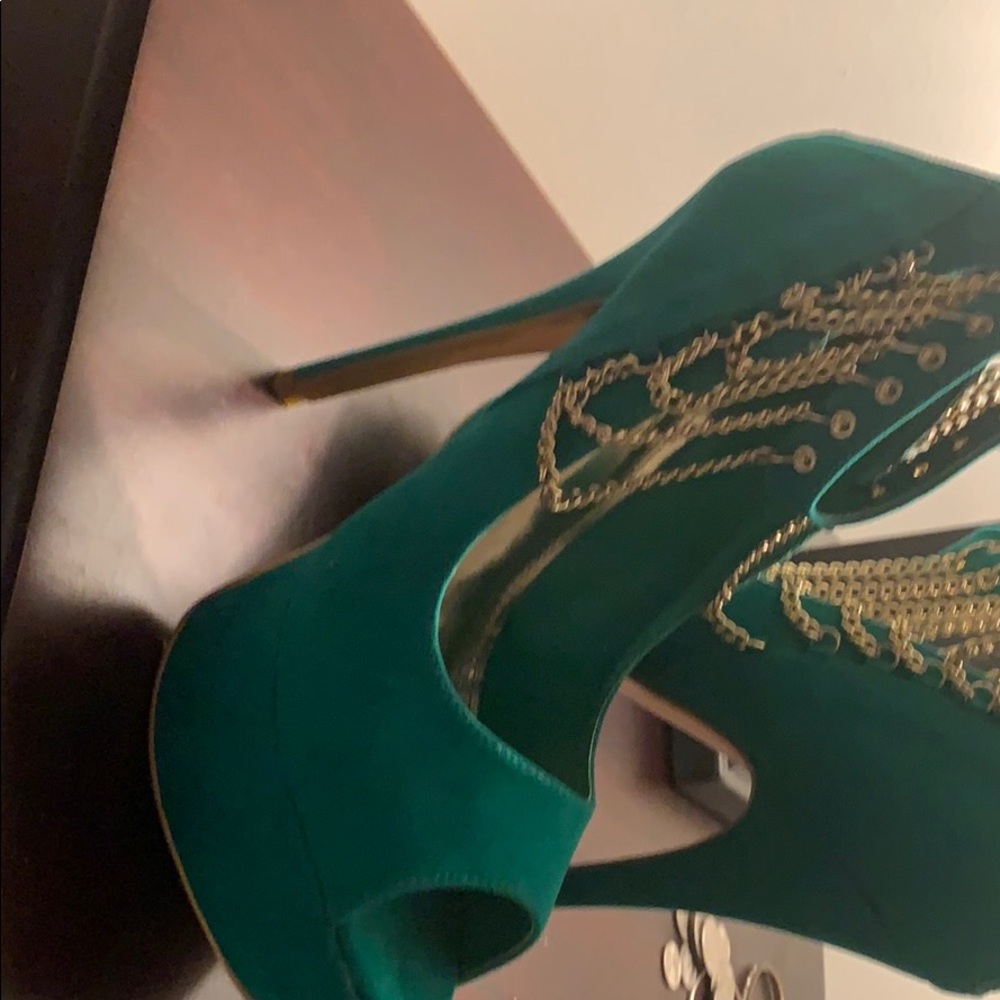 Heels - Picture 4 of 4